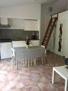 Appartements Gite des lavandes : Appartement avec Terrasse