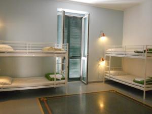 Bed in 4-Bed Mixed Dormitory Room with En suite Bathroom  room in La Controra Hostel Naples