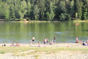 Domki nad jeziorem w Karłowicach