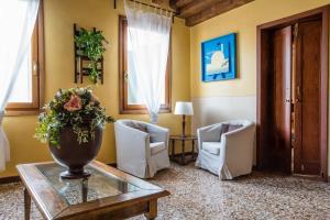 Standard Double Room room in Locanda Ai Santi Apostoli Sul Canal Grande - Ferretti Hotels Collection