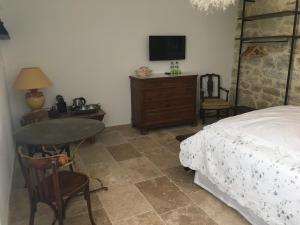 B&B / Chambres d'hotes LE MAS DES AUGES : photos des chambres