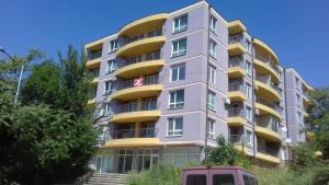 Uzhen Plazh Apartment 1
