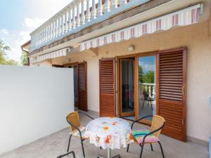 Nice apartment with terrace 600m distant from the beach 