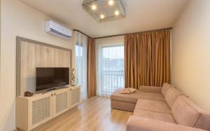 One-Bedroom Apartment with Balcony and Park View room in Argisht Partez Hotel