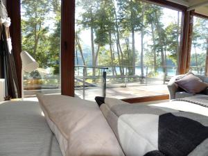 Departamento con vista al lago y piscina climatizada