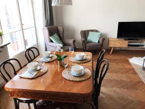 Aleja Niepodleglosci 245- 2BR by Homeprime