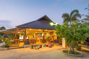 Pinthong Aonang Villa