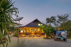 Pinthong Aonang Villa