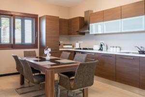 Harbour Views Duplex Maisonette with Jacuzzi Hot tub