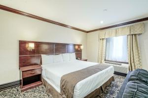 Woodbine Hotel & Suites