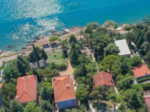 Novi Escape 1 Beachfront with balcony