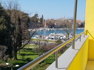 Harbour Apartment sea view