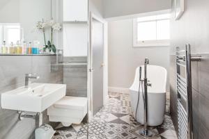 The Corson at Claremont Apartments