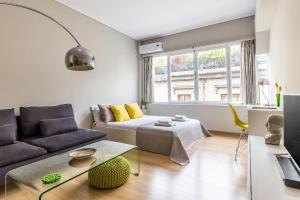 Stay like a local next to Acropolis & Plaka!