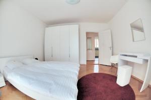 2BR near lake - Stardust 11