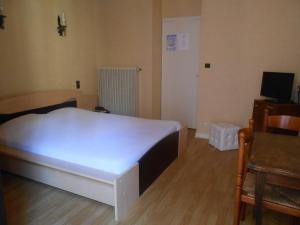 Hotel AUX GORGES DU DOURDOU photo 6