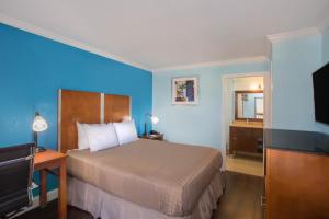 King Room - Non-Smoking room in Days Inn by Wyndham Florida City