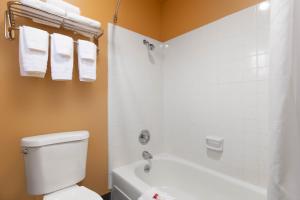 King Room - Non-Smoking room in Days Inn by Wyndham Roseburg