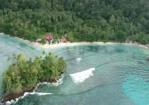 Nusa Nalan Beach Resort - Rumah Olat