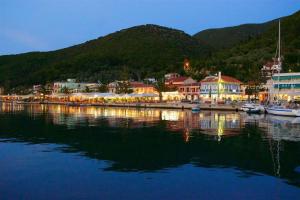 House of Hats - next to the coast - Karavomylos Kefalloniá Greece