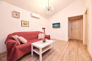 Sunset Holliday Apartment