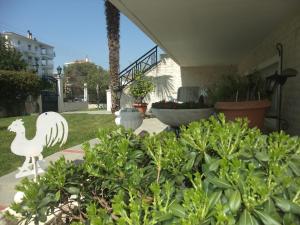 A majestic elegant house with a garden Thessaloníki Greece