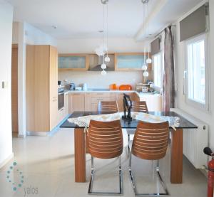 Yalos - Superb luxurious duplex at the seaside