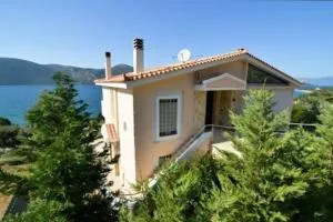 Skorponeria beachfront house - Tebas