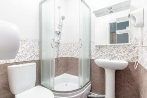 Budget Twin Room room in Voyage Hotel & Hostel