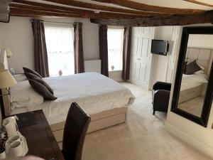 Deluxe Double Room with Bath room in The Ivy