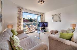 BEACHES - South Sands beach house