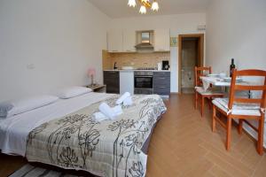 Apartments with parking space Sukosan, Zadar - 16641