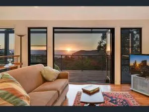 Narrow Neck Views - Peaceful 4 Bedroom Home with Stunning Views! - كاتومبا