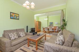HomeLike Two Bedroom Apartment with Park View