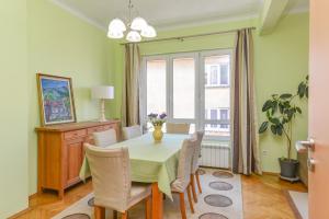 HomeLike Two Bedroom Apartment with Park View