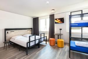 Family Room (2 Adults + 2 Children) room in a&o Berlin Hauptbahnhof