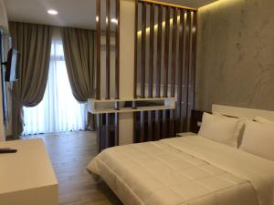 Large Double Room room in Mirage Hotel