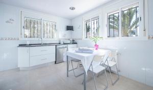 Villa Playa del Sur A 250 metros de una magnifica playa Capacidad más de 16 AC 6 Suites Piscina XL