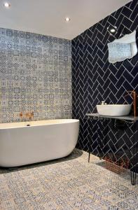 The Space at 8, garden flat close to town & beach