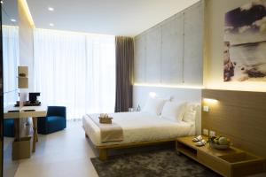 Large Deluxe with Sea View