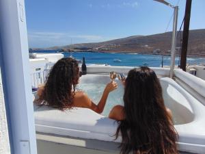 Deluxe Suite with Private Hot Tub and Sea View 