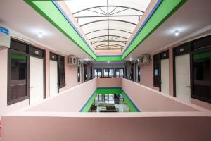 RedDoorz near Petra University 2