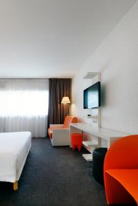 Hotels ibis Styles Chalon sur Saone : Chambre Double avec Lit d'Appoint