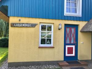 "Lotsenhaus" by Ferienhaus Strandgut