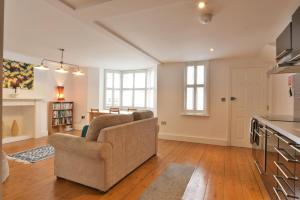 Host & Stay - Victoria Gardens