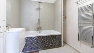 Central Comfort Suites Alpha Ville