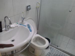 Apartamento Enseada, Guarujá, 3 dorms, 3 banhs, 8 pessoas, 02 quadras da praia, 2 sacadas, 2 vagas de garagem