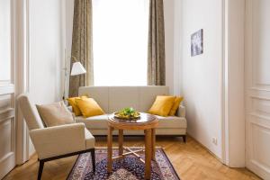 Belle Epoque II, luxury suite 50m to Main Square