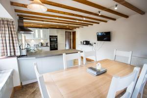 Beautiful 3 Bedroom Cottage - Picturesque Retreat