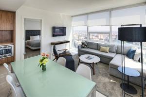 Luxurious Highrise 2b 2b Apartment Heart Of Downtown LA